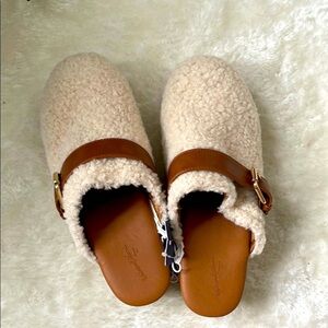 Universal Thread Cream and Brown Sherpa Mules